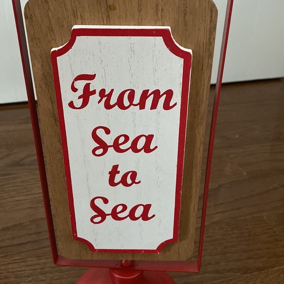 Canadian decor with metal base and wooden maple leaf - Picture 7 of 7